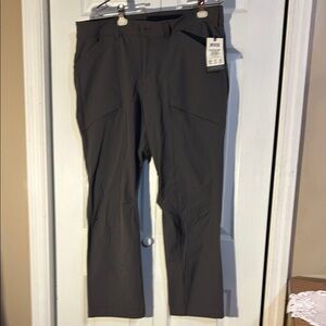 NWT women Duluth pants